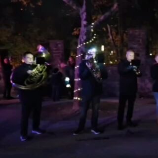 🏮🌜Lichterkinder🌞✨

#martinszug #stmartin #sanktmartin #blasmusik #musikverein #musik #lichterkinder #lichterkinderaufdiesererde #ausliebezurmusik #blasorchesteroberbarmen #blasorchester